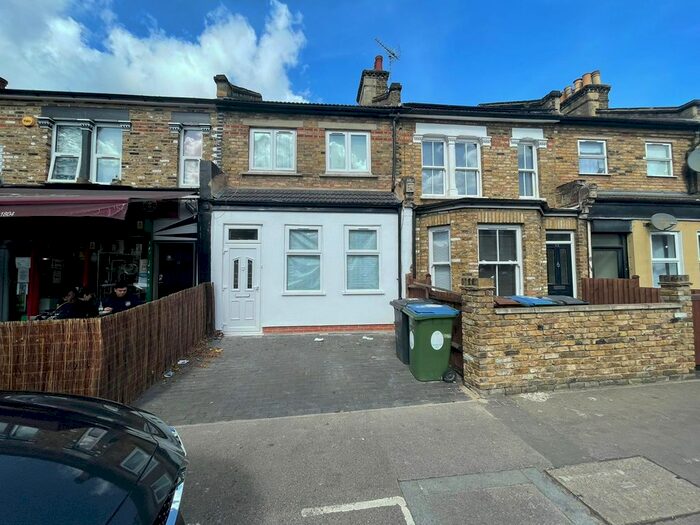 1 Bedroom Flat To Rent In Cann Hall Road, Leytonstone, E11