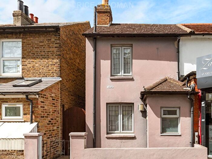 2 Bedroom Cottage For Sale In Staines Road, Hounslow, TW3