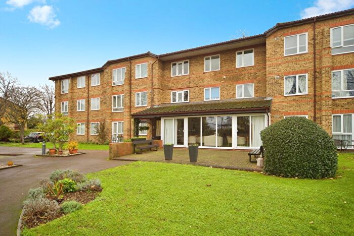 1 Bedroom Flat For Sale In Cambridge Road, London, London, E11