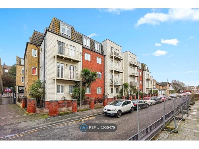 2 Bedroom Flat To Rent In Martony Court, Margate, CT9