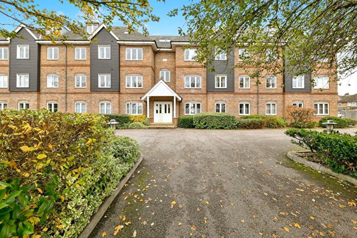 2 Bedroom Flat For Sale In Cadwell Lane, Hitchin, SG4