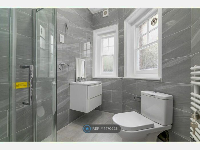 3 Bedroom Flat To Rent In St. Pauls Avenue, London, NW2