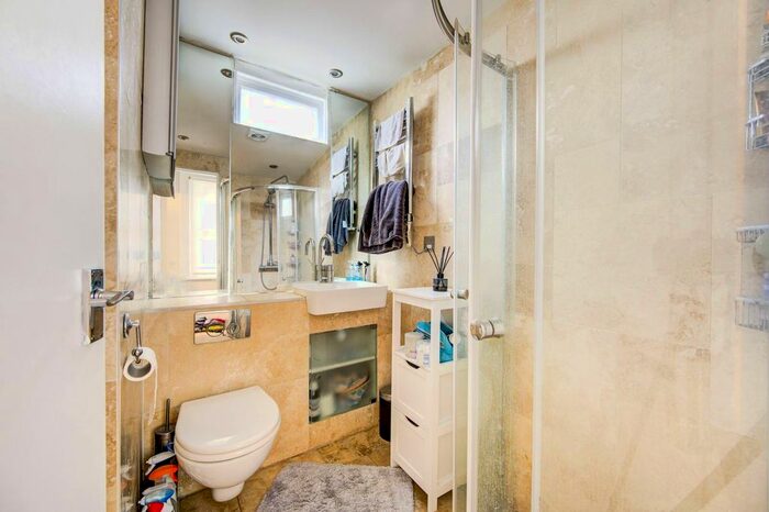 2 Bedroom Flat To Rent In Fulham Road, Parsons Green, London, SW6