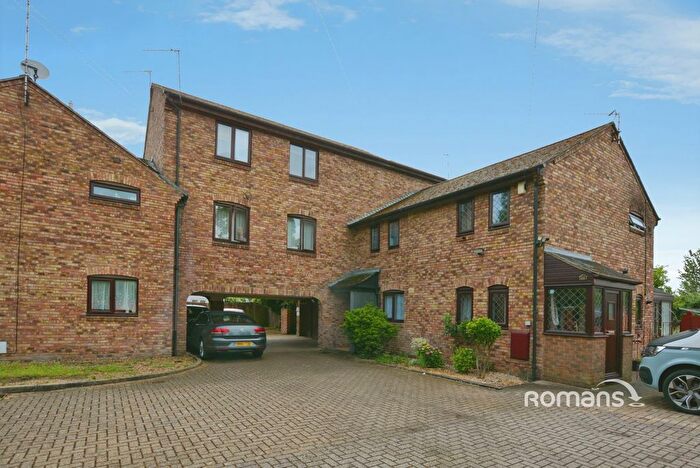 1 Bedroom Flat To Rent In Rockingham Parade, Uxbridge, UB8