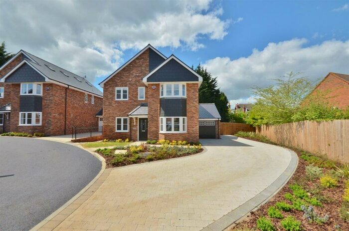 5 Bedroom Detached House To Rent In Cherry Gate Gardens, Luton, LU1