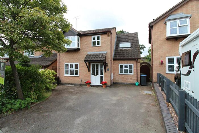 4 Bedroom House To Rent In Wych-Elm Close, Rugby, CV22