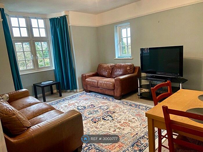 2 Bedroom Flat To Rent In Lawn Road, Guildford, GU2