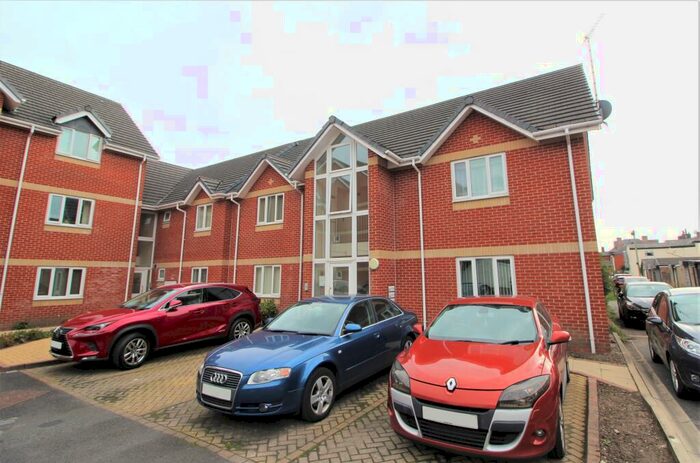 2 Bedroom Flat To Rent In Dale Street, Bury, BL8