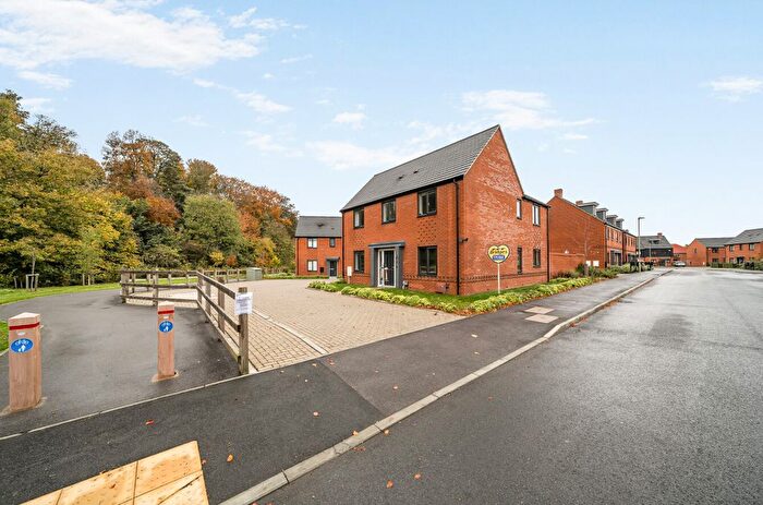 4 Bedroom Detached House For Sale In Treetop Avenue, Basingstoke, Hampshire, RG23