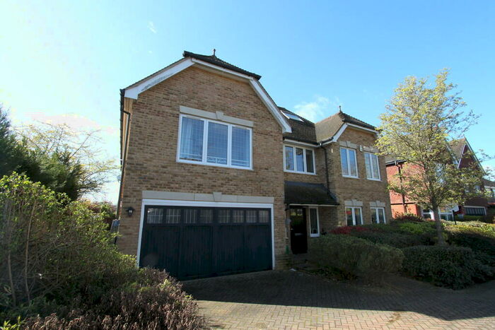 6 Bedroom Detached House To Rent In Newnhams Close, Bromley, BR1