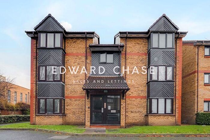 1 Bedroom Studio For Sale In Waterside Close, Barking, IG11