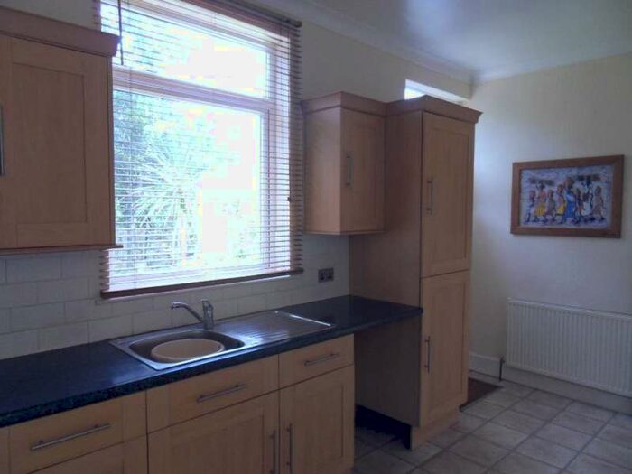 2 Bedroom End Of Terrace House To Rent In Dewsbury Gate Road, Dewsbury