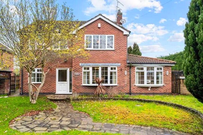 5 Bedroom Detached House To Rent In Bramcote Lane, Nottingham, NG8