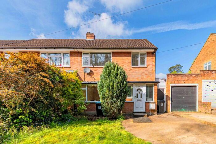 3 Bedroom Semi-Detached House To Rent In Boxmoor Location, HP1