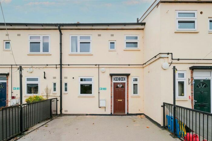 2 Bedroom Apartment To Rent In Hatch Lane, Chingford, E4