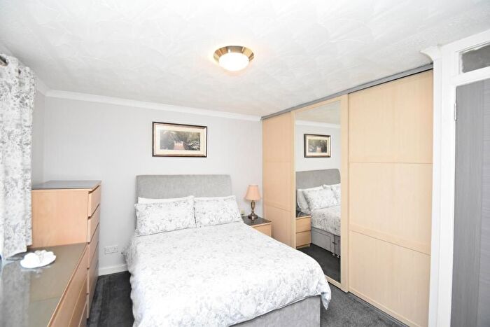 2 Bedroom Flat For Sale In Friarscroft, Kirkintilloch, Glasgow, G66