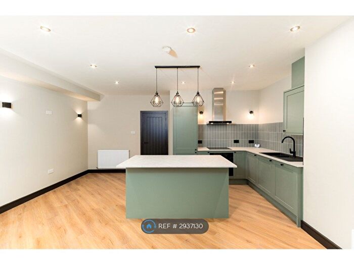 2 Bedroom Flat To Rent In Park Road, Rossendale, BB4