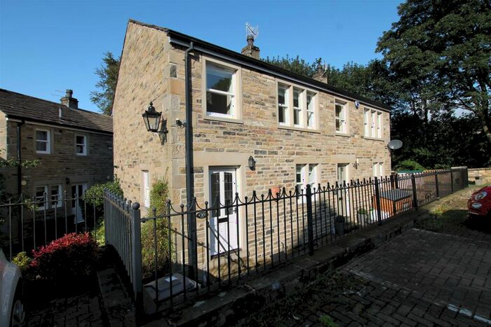 3 Bedroom Semi-Detached House To Rent In Pear Tree Court, Silsden, BD20