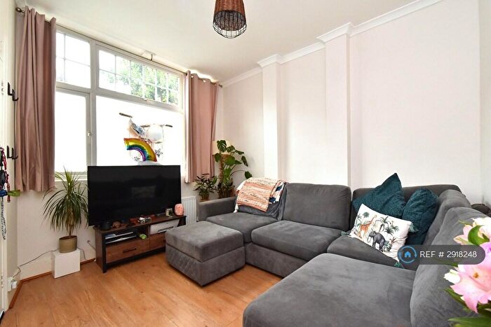 1 Bedroom Flat To Rent In North Cross Road, London, SE22