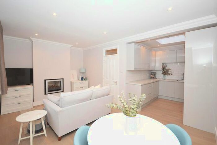 1 Bedroom Flat To Rent In Red Lion Street, Richmond, TW9