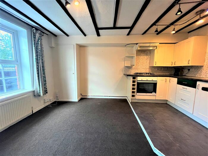 2 Bedroom Property To Rent In Well Street, Exeter, EX4