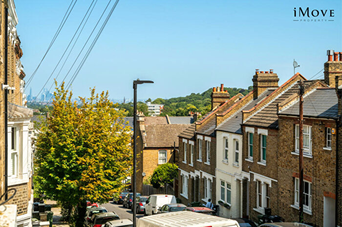 2 Bedroom Apartment To Rent In Beardell Street, London, SE19