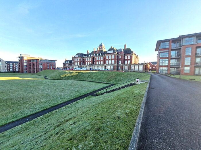 3 Bedroom Flat To Rent In Queens Promenade, Blackpool, FY2