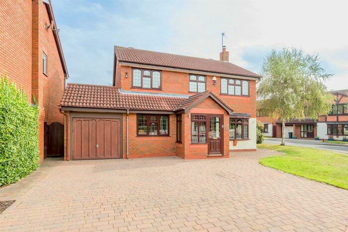 4 Bedroom Detached House For Sale In Farrier Way, Wall Heath, DY6
