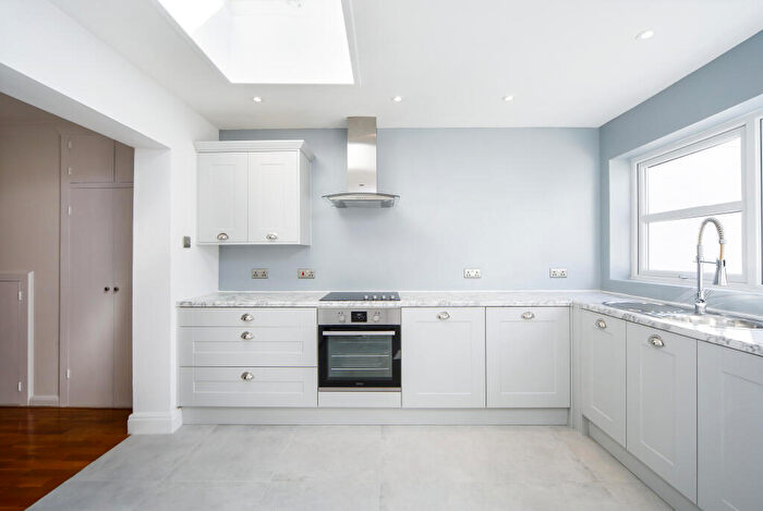 2 Bedroom House To Rent In New Road, Weybridge, KT13