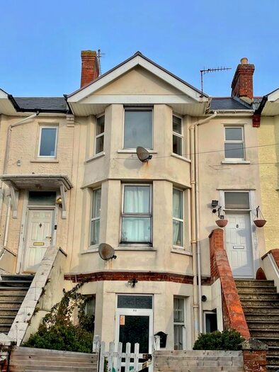 2 Bedroom Flat For Sale In Belle Vue Road, Southbourne, BH6