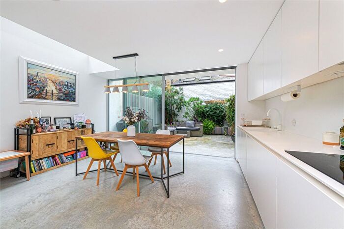 5 Bedroom Detached House For Sale In Taybridge Road, SW11