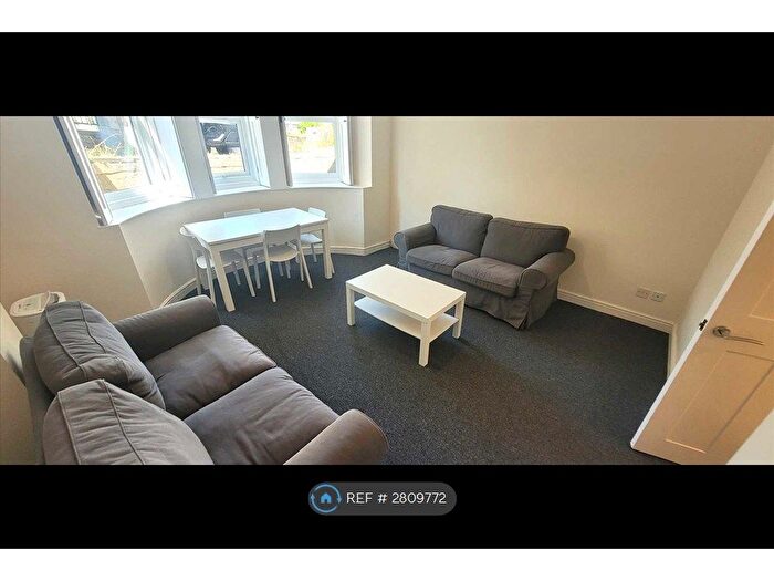 3 Bedroom Flat To Rent In Southfield Road, Bristol, BS6