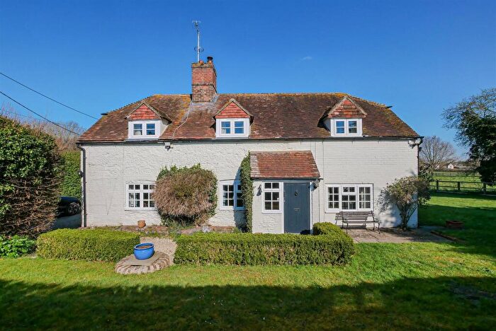 4 Bedroom Detached House For Sale In Roke Marsh, Roke, OX10