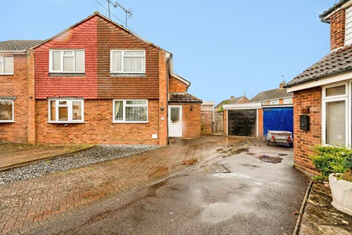 2 Bedroom Semi-Detached House For Sale In Wymering Road, Aylesbury, HP21