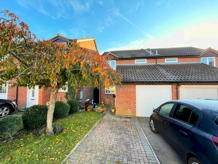 3 Bedroom Semi-Detached House To Rent In Hawkswood, Olney MK46