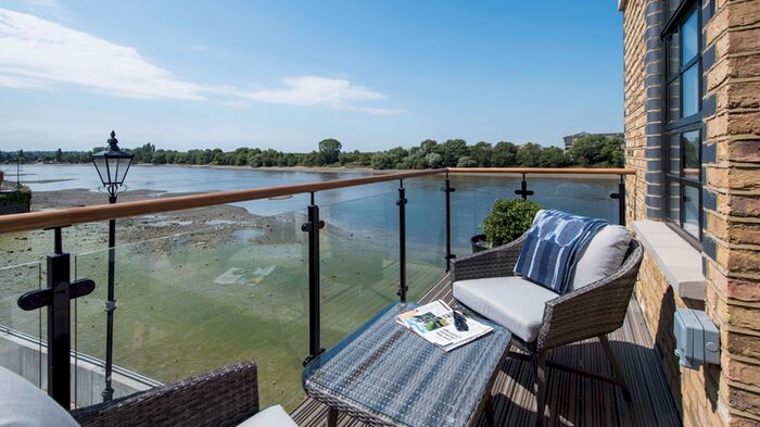 3 Bedroom Flat To Rent In Rainville Road, Fulham, London, W6