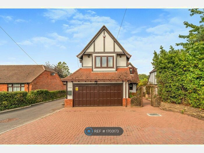 4 Bedroom Detached House To Rent In Forest Road, Warfield, Bracknell, RG42