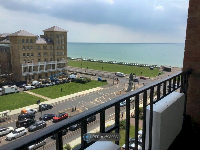 3 Bedroom Flat To Rent In Grand Avenue, Hove, BN3