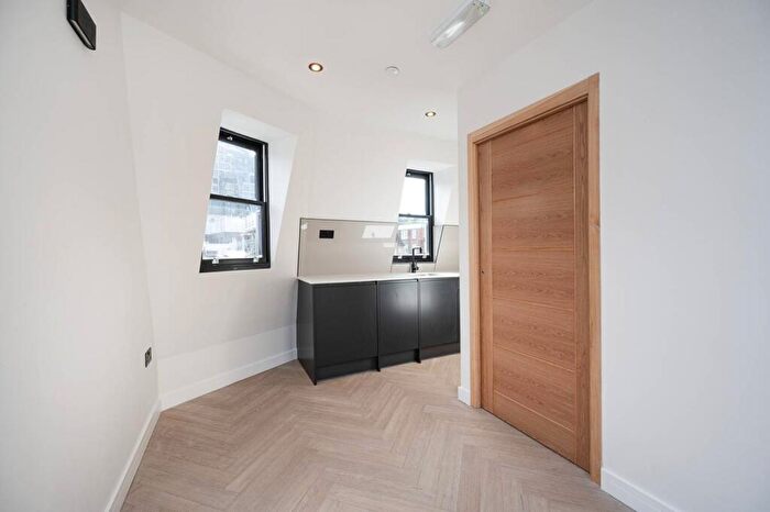 1 Bedroom Flat To Rent In East Passage, Farringdon, London, EC1A