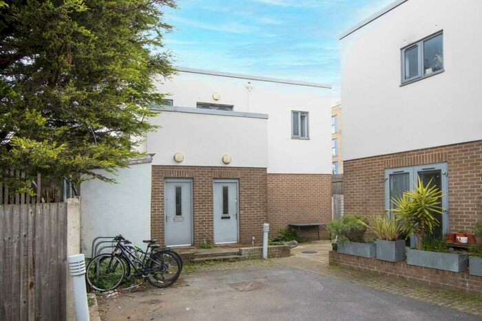 2 Bedroom Flat To Rent In Criterion Mews, London, SE24
