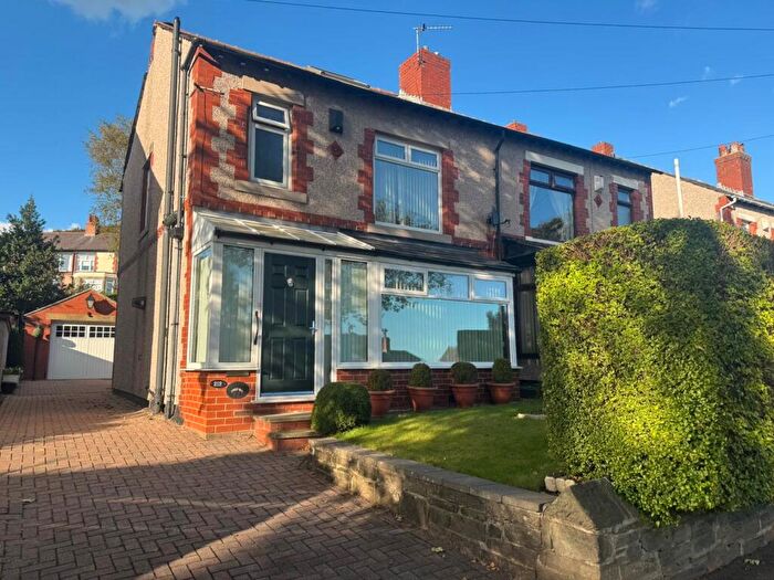 3 Bedroom Semi-Detached House For Sale In Rochdale Road, Halifax, HX2
