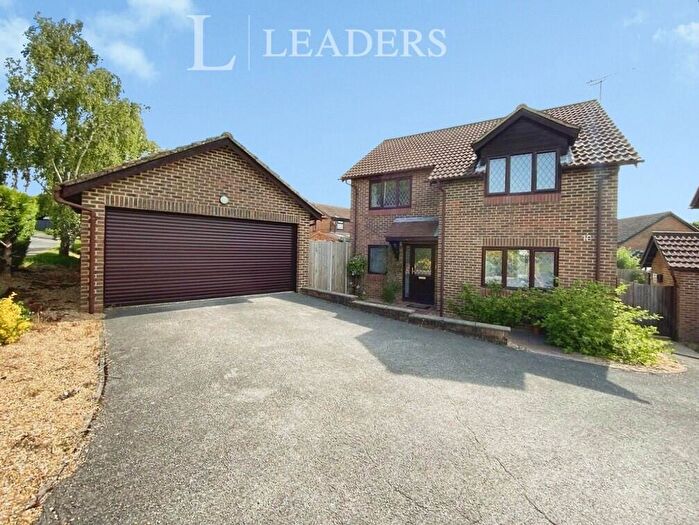 4 Bedroom Detached House For Sale In Grassmere Way, Waterlooville, Hampshire, PO7