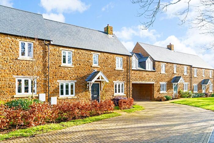 3 Bedroom Detached House For Sale In Simmons Way, Hook Norton, OX15