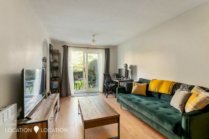 1 Bedroom Flat To Rent In Riverside Close, London, E5