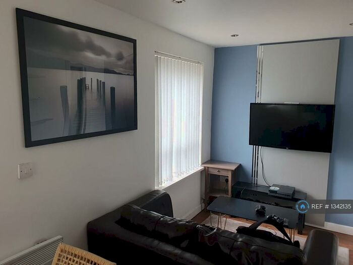 2 Bedroom Flat To Rent In Woodsley Road, Leeds, LS6