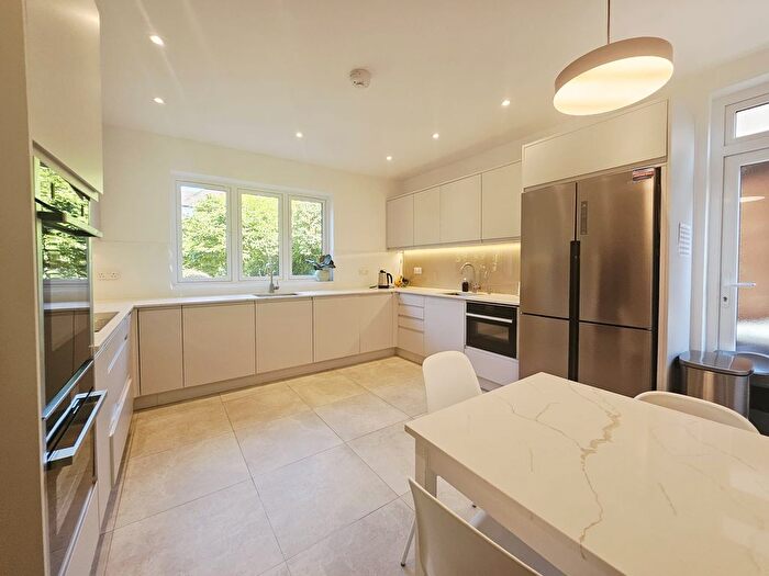 4 Bedroom Detached House To Rent In Green Lane, Edgware, HA8