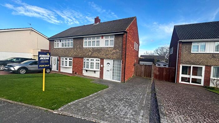 3 Bedroom Semi-Detached House For Sale In Greenside, Bexley, DA5