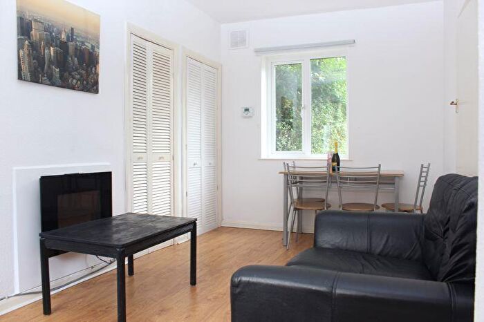 3 Bedroom Terraced House To Rent In Colbourne Avenue, Brighton, BN2