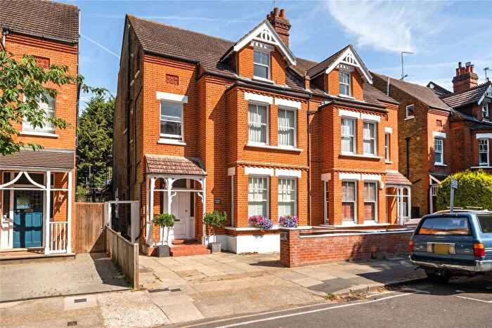 2 Bedroom Flat For Sale In Surbiton, KT6