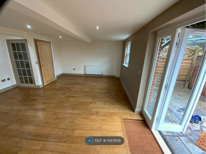 3 Bedroom Terraced House To Rent In Park Lane Mews, Twyford, Winchester, SO21